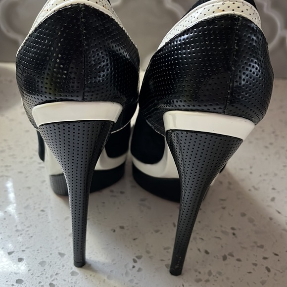 L.A.M.B size 6 platform heels - Picture 4 of 8